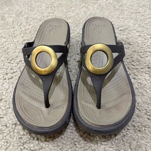 Crocs Brown Sanrah Circle Flip Wedge Sandals With Gold Embellishment Size 6